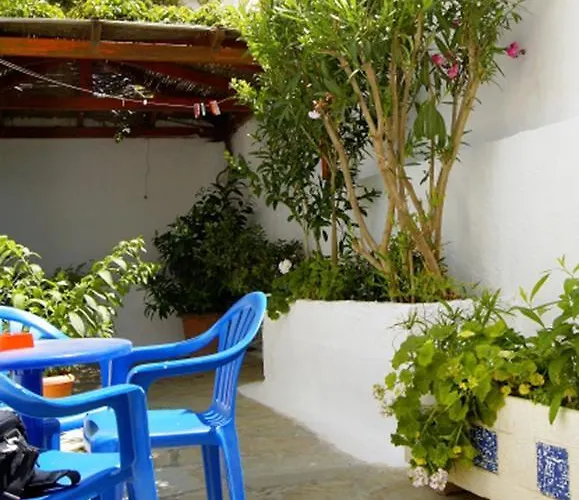 Idroussa Apartament *